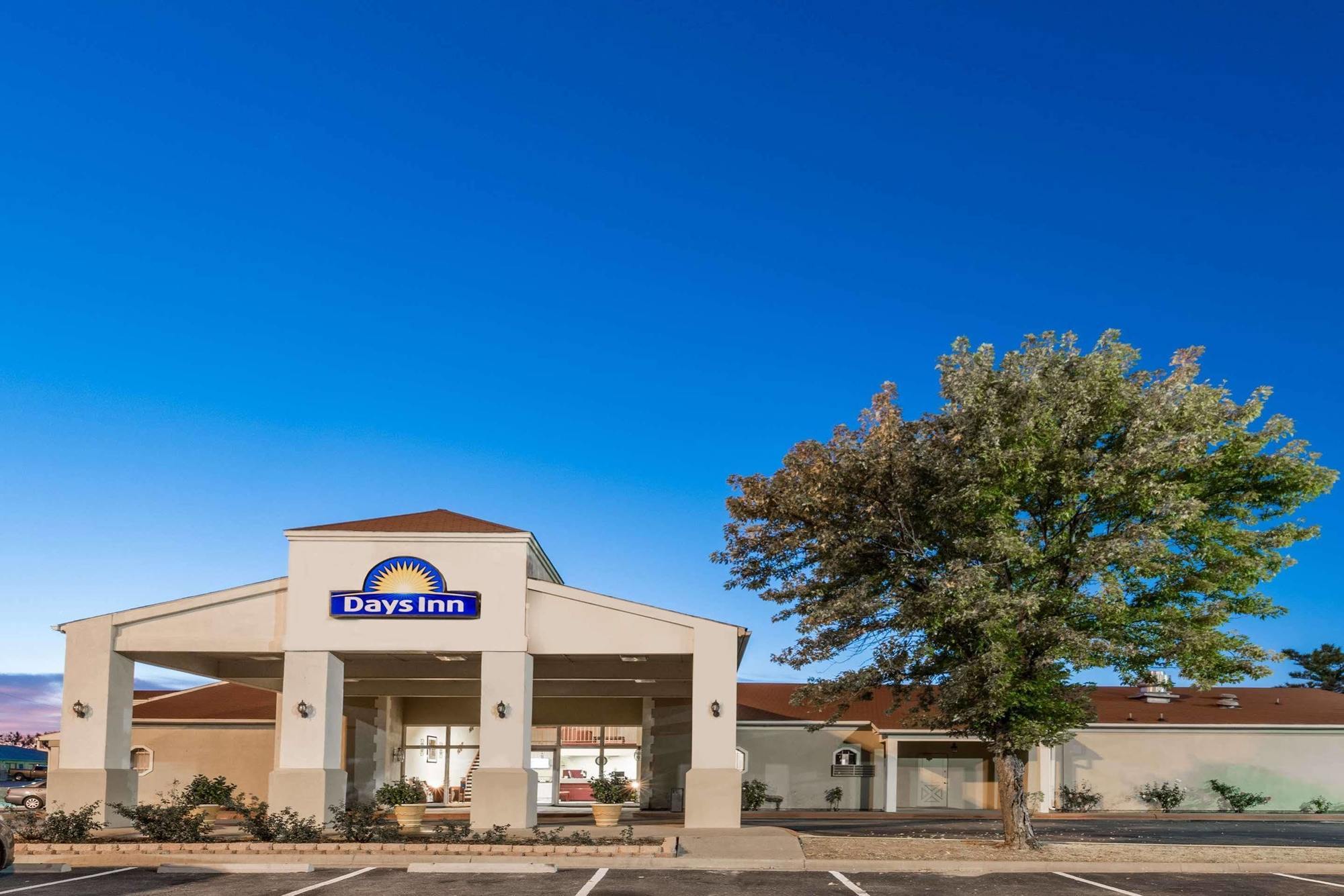 Days Inn By Wyndham Eastland Екстериор снимка